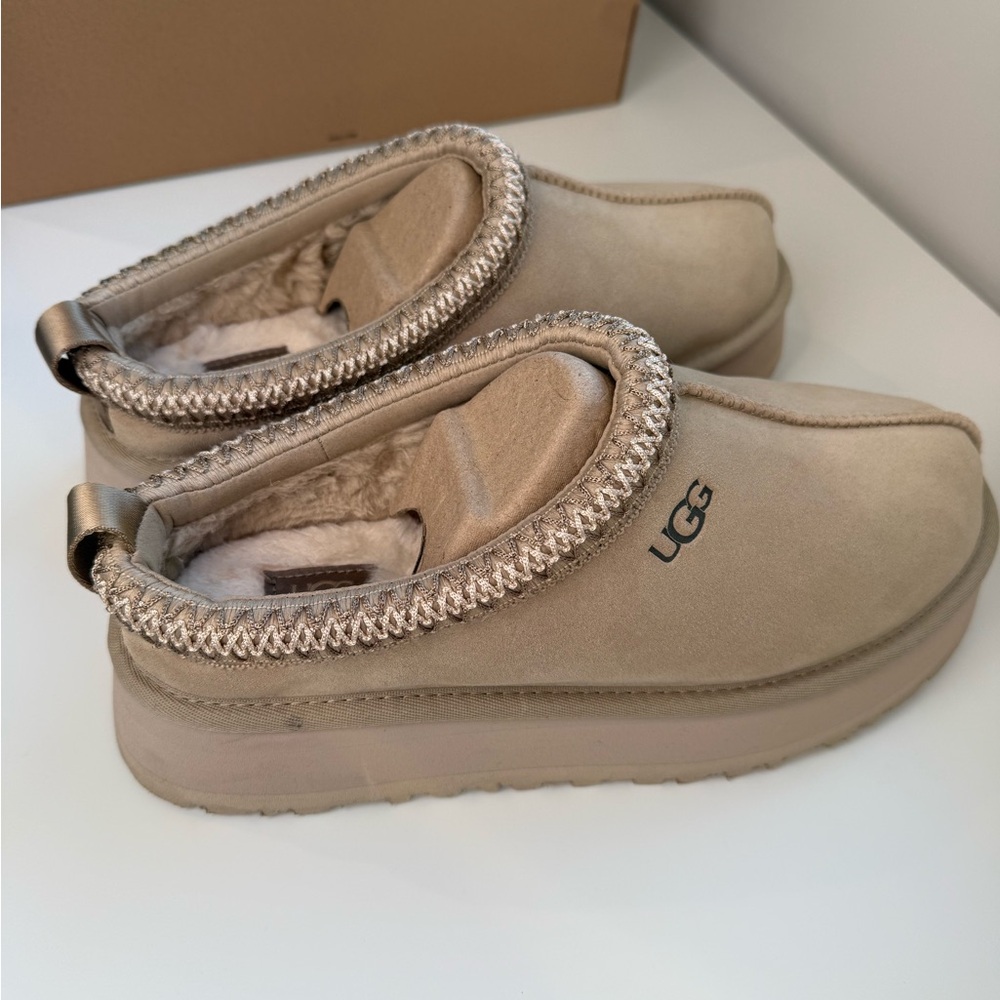 UGG Women's Tazz in Mustard Seed - size 9